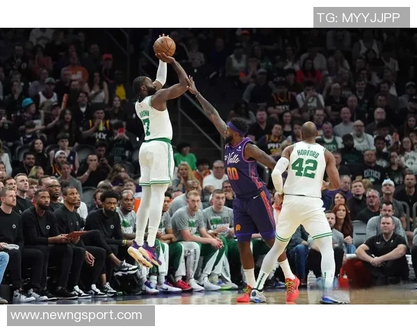 杰伦布朗上半场火力全开狂砍27分5篮板5助攻3抢断三分球命中率惊人 杰伦布朗上半场火力全开狂砍27分5篮板5助攻3抢断三分球命中率惊人