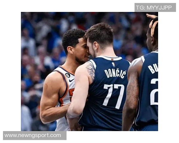 布克与中文布克合影互动投篮视频引发球迷热议