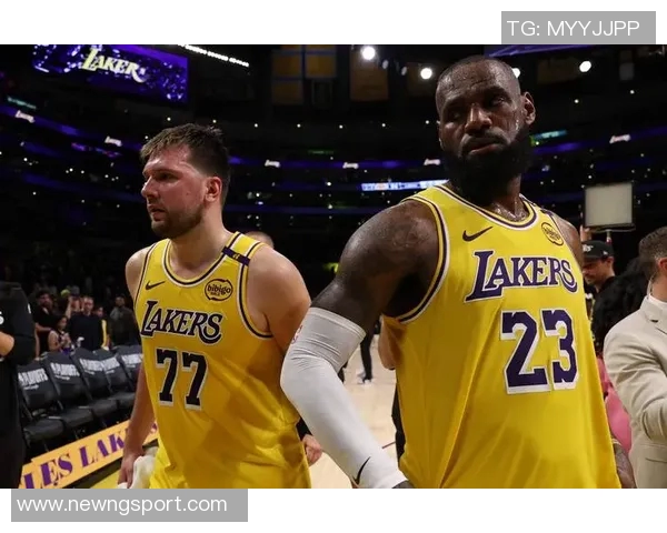 湖人期待詹姆斯在对阵马刺的比赛中强势复出缓解坐骨神经痛困扰